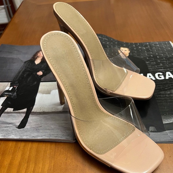 New nude heels - Picture 2 of 4